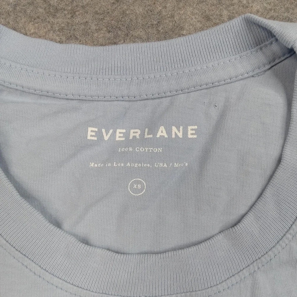 Everlane Shirt Mens XS Crewneck Light Blue 100% Cotton Pocket Tee USA Made - Picture 2 of 7